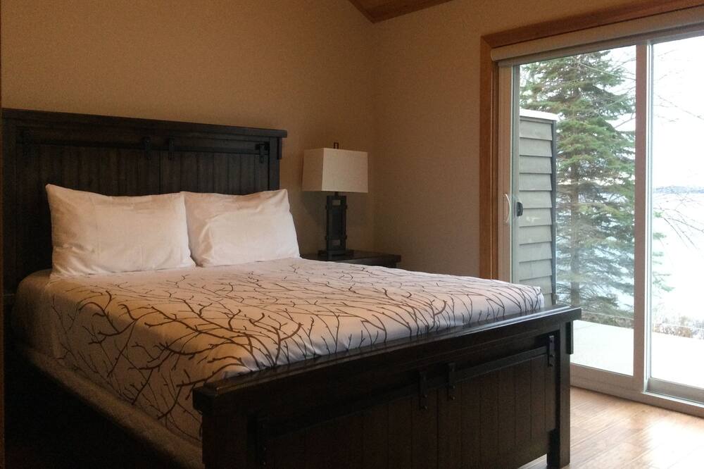 Photo of Bedroom in Muskoka Lakes