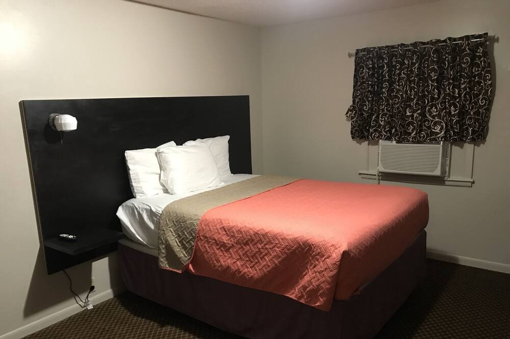 Photo of Bedroom in Knob Noster