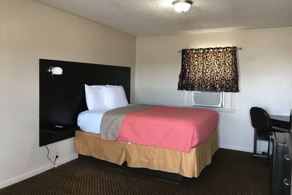 Photo of Bedroom in Knob Noster