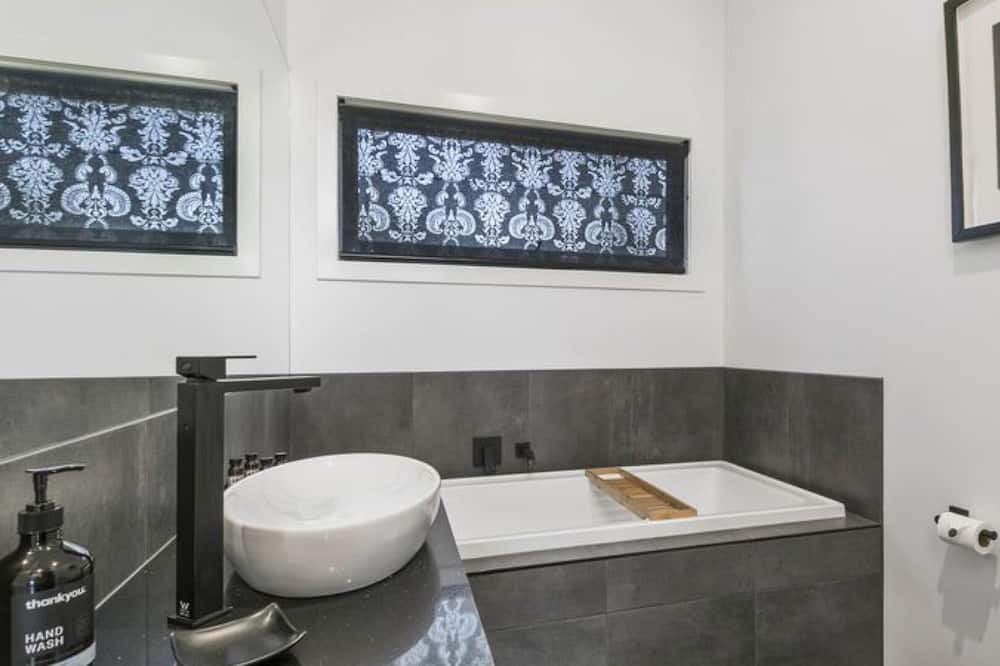 Photo of Bathroom in Meeniyan