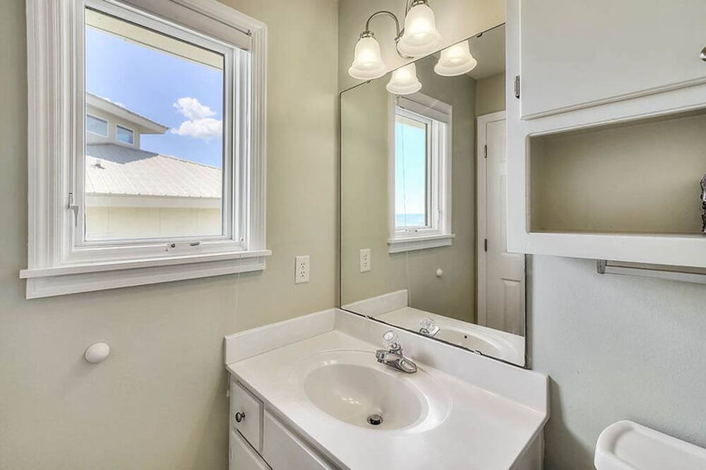 Photo of Bathroom in Gulf Trace