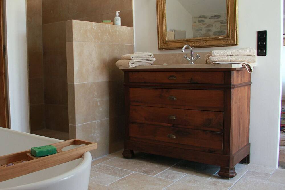 Photo of Bathroom in Barjac