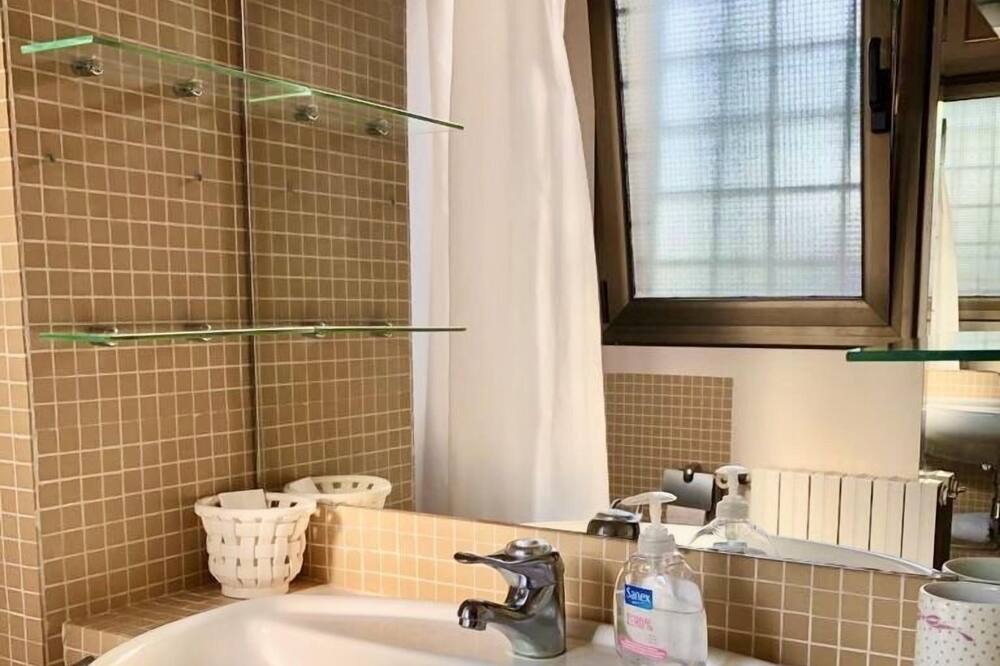 Photo of Bathroom in Llagostera