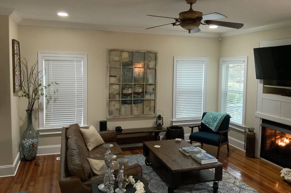 Photo of Livingroom in Darien