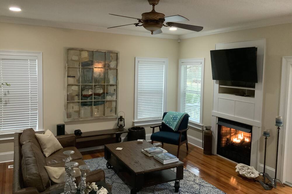 Photo of Livingroom in Darien