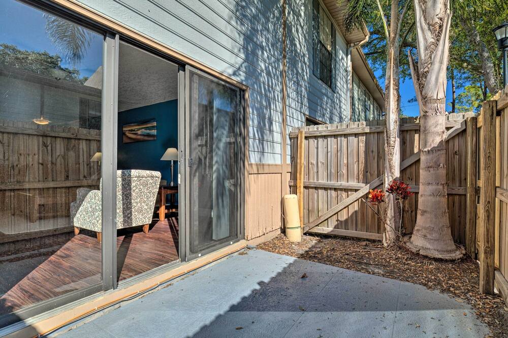 Photo of Patio Balcony in University