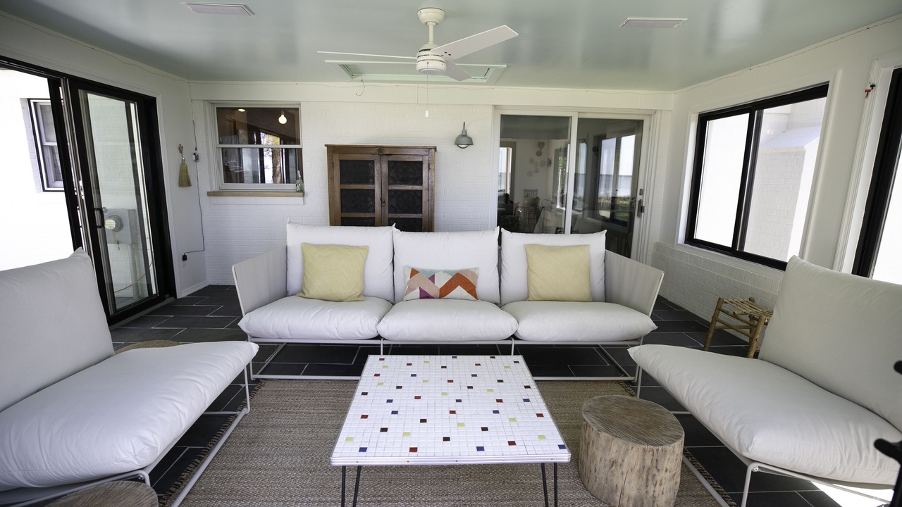 Photo of Livingroom in White Stone