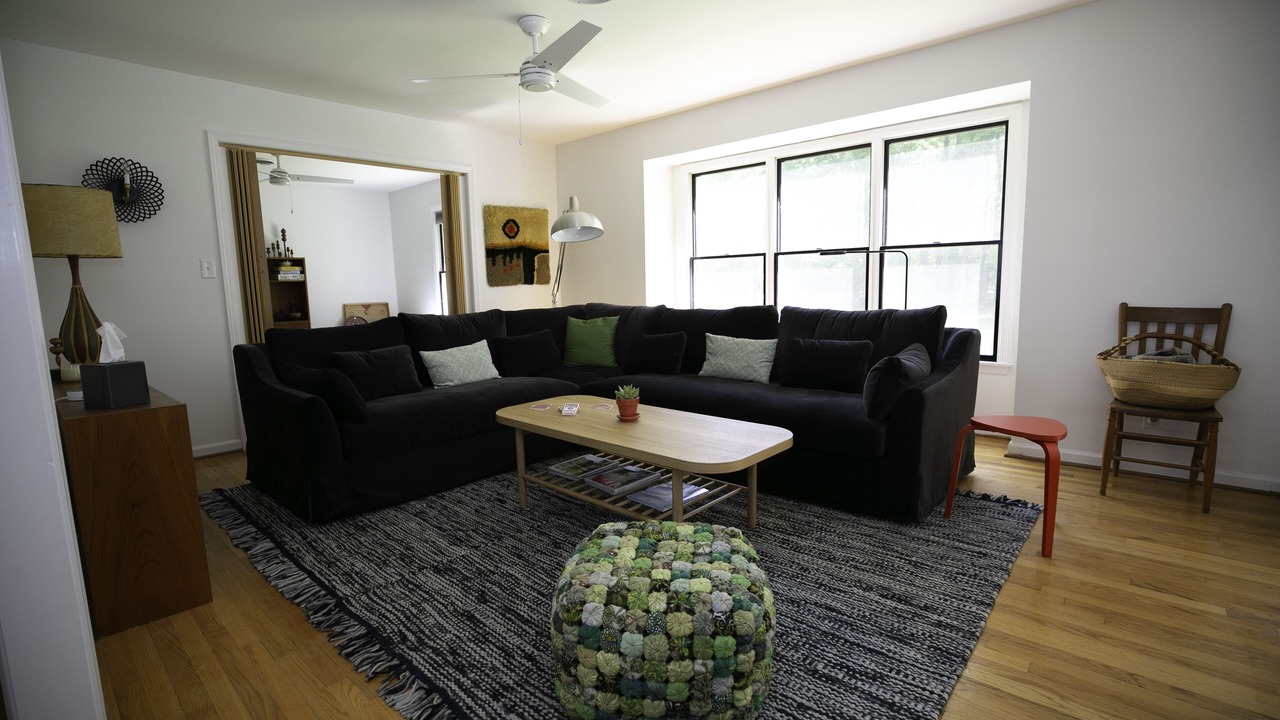 Photo of Livingroom in White Stone