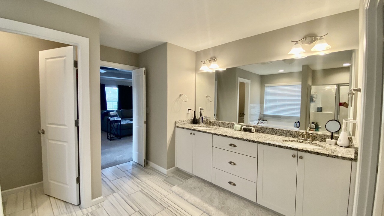 Photo of Kitchen in Canterbury Farms