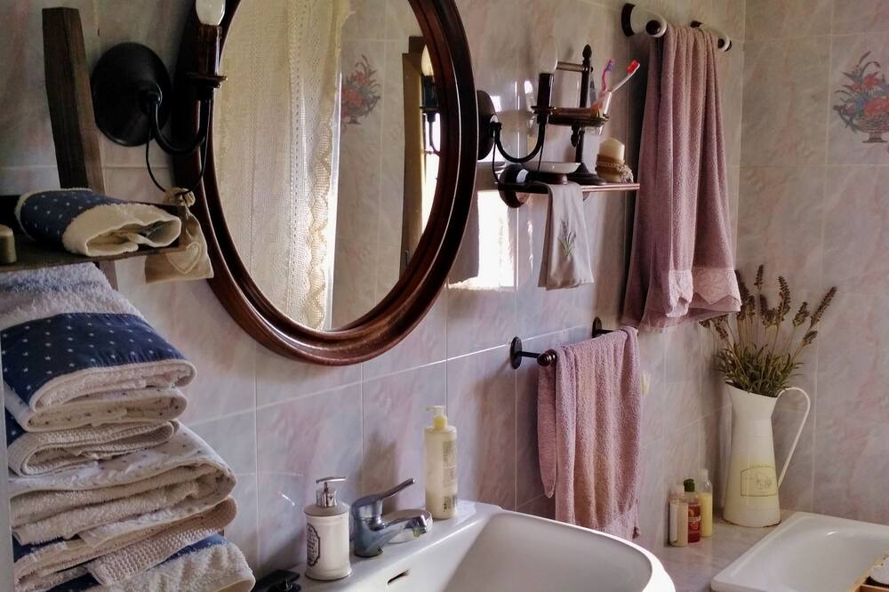 Photo of Bathroom in Vilobi d'Onyar