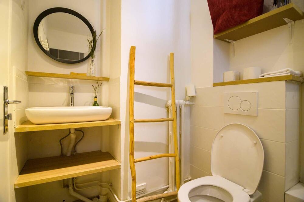 Photo of Bathroom in Butte-aux-Cailles