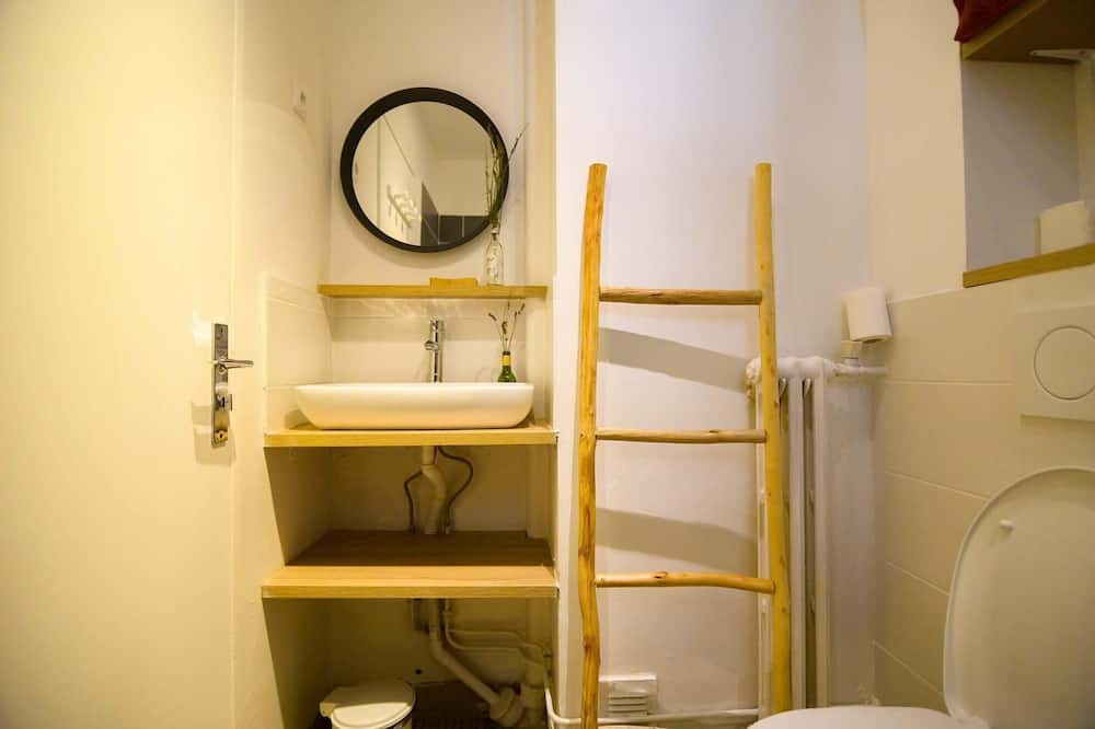 Photo of Bathroom in Butte-aux-Cailles