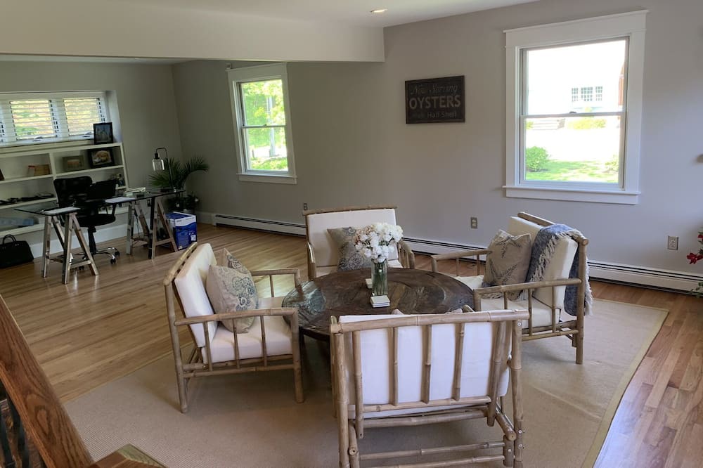 Photo of Livingroom in Fifth Ward