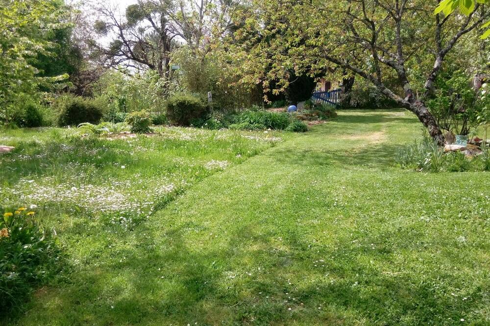 Photo of Outdoor in Montirat