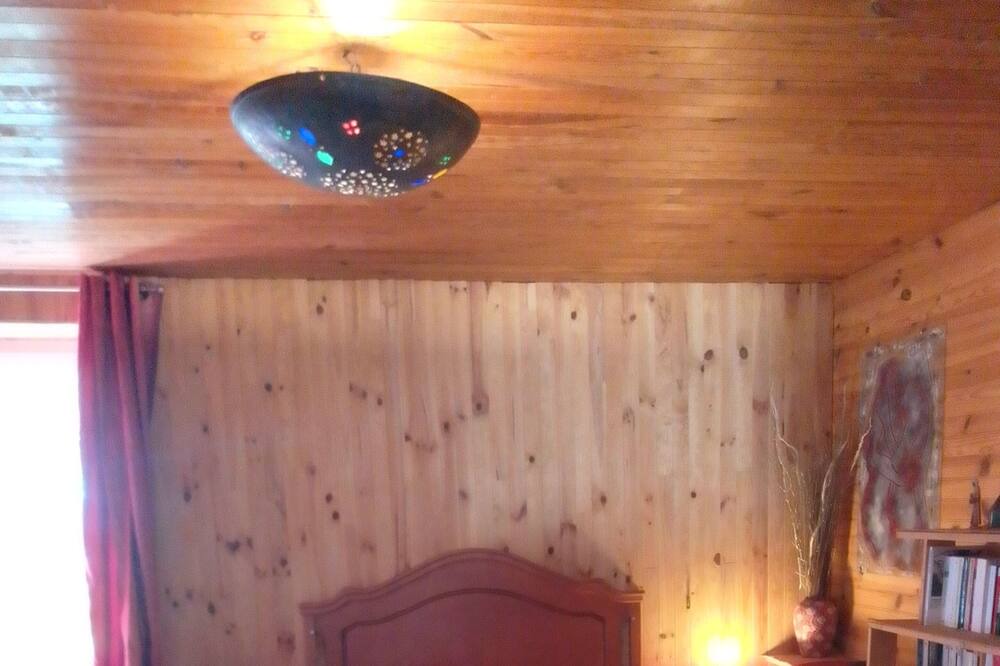 Photo of Bedroom in Montirat