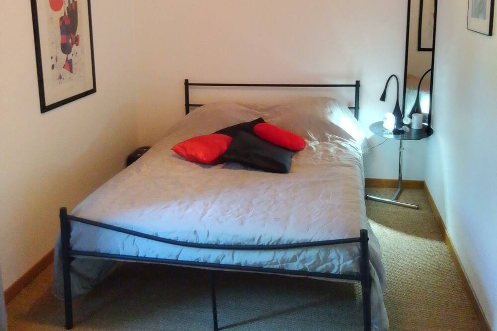 Photo of Bedroom in Montirat