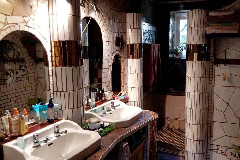 Photo of Bathroom in Montirat