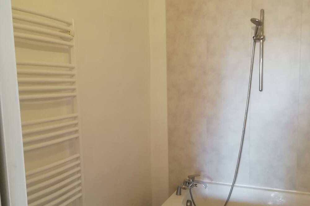 Photo of Bathroom in Azille