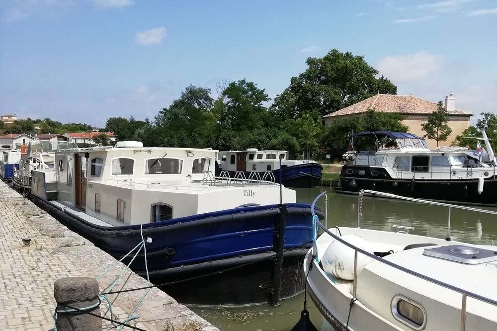 Photo of Others in Azille