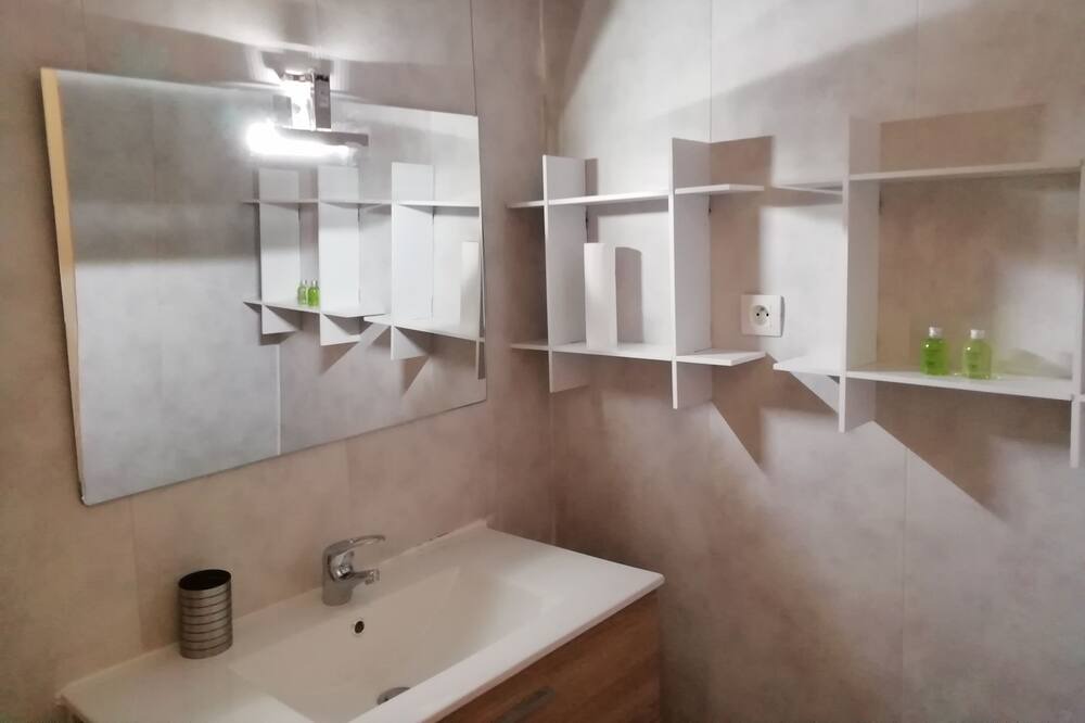 Photo of Bathroom in Azille