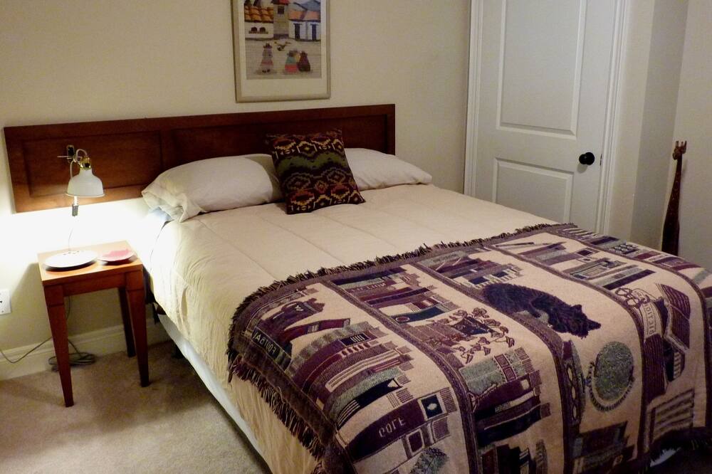 Photo of Bedroom in Crystal Beach