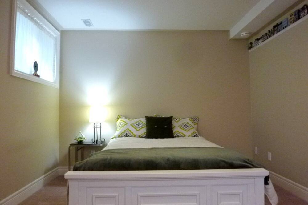 Photo of Bedroom in Crystal Beach