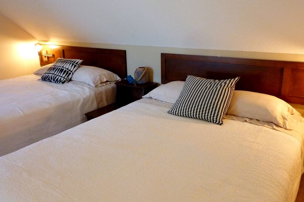 Photo of Bedroom in Crystal Beach