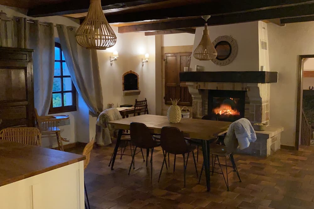 Photo of Livingroom in Castelnau-Pegayrols