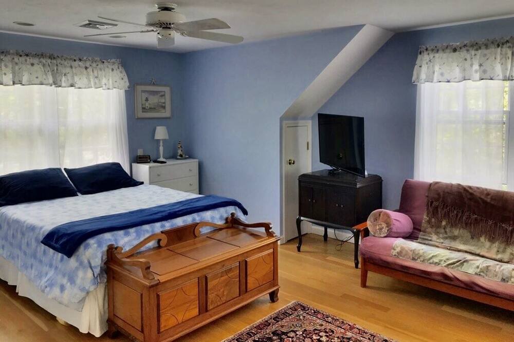 Photo of Bedroom in Campground Landing