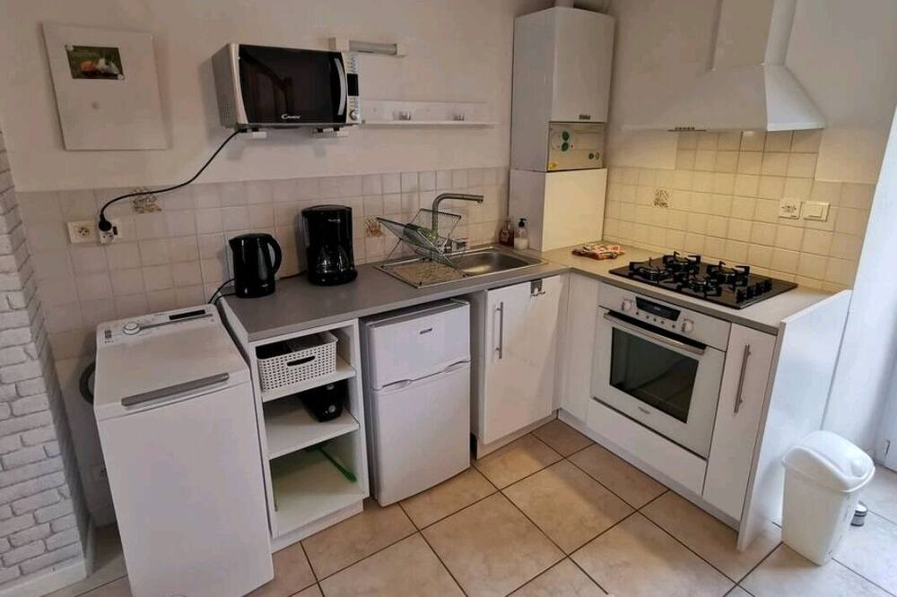 Photo of Kitchen in Saint-Lambert-des-Levees