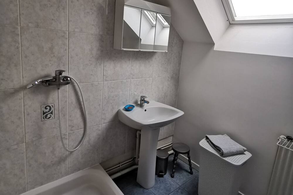 Photo of Bathroom in Saint-Lambert-des-Levees