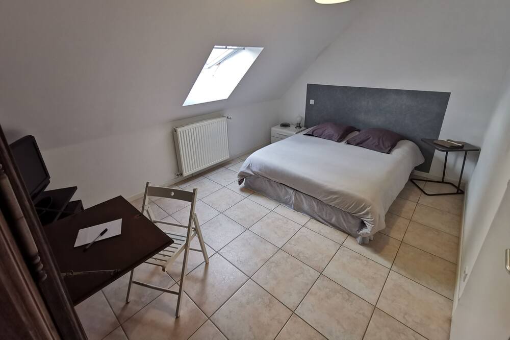 Photo of Bedroom in Saint-Lambert-des-Levees