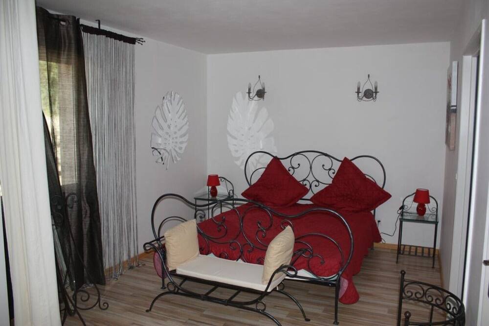 Photo of Bedroom in Issel