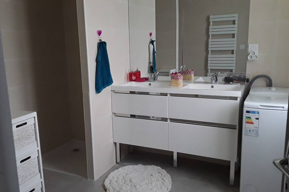 Photo of Bathroom in Gravigny