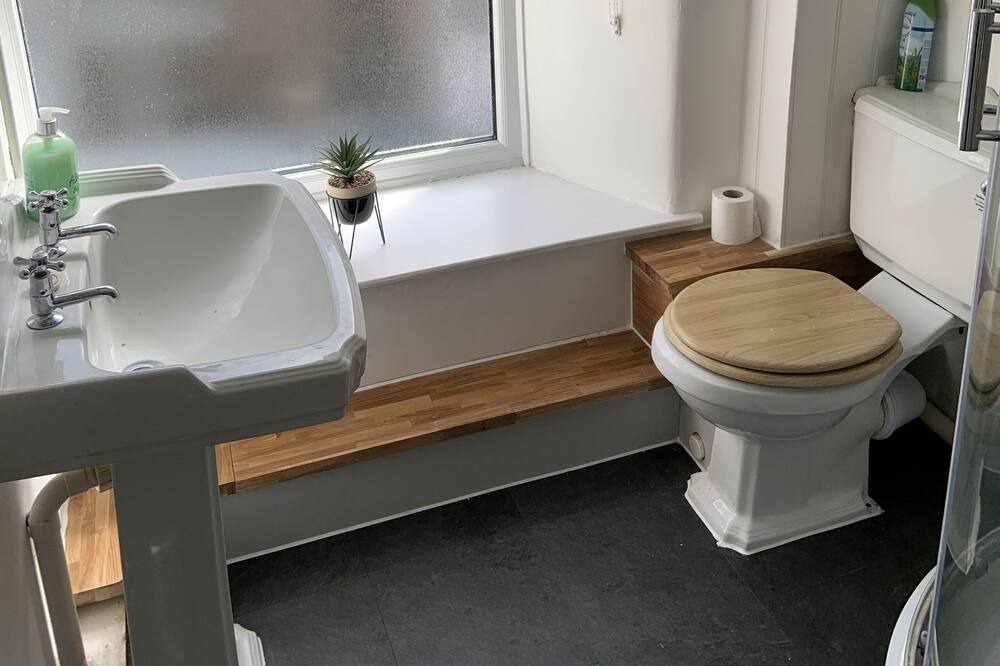 Photo of Bathroom in Delabole