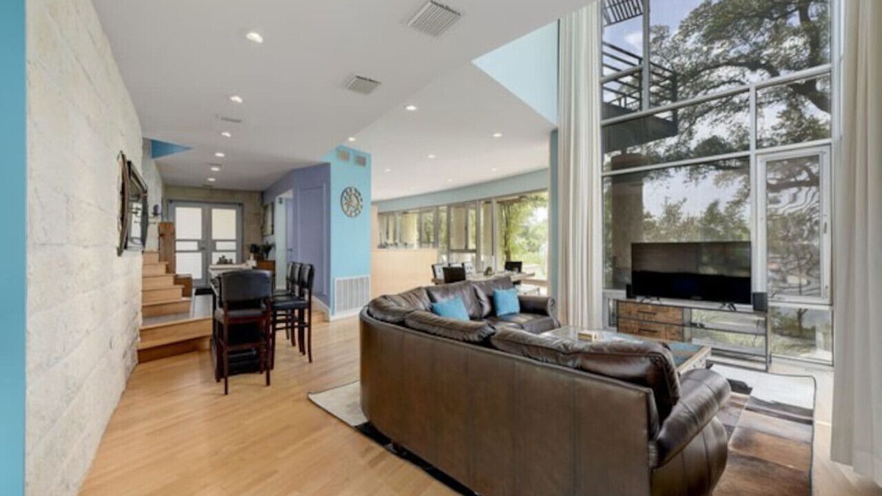 Photo of Livingroom in Hudson Bend