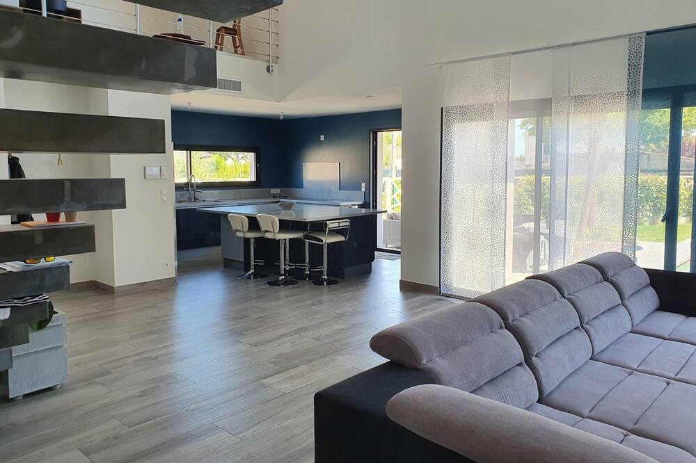 Photo of Livingroom in Saint-Laurent-d'Aigouze