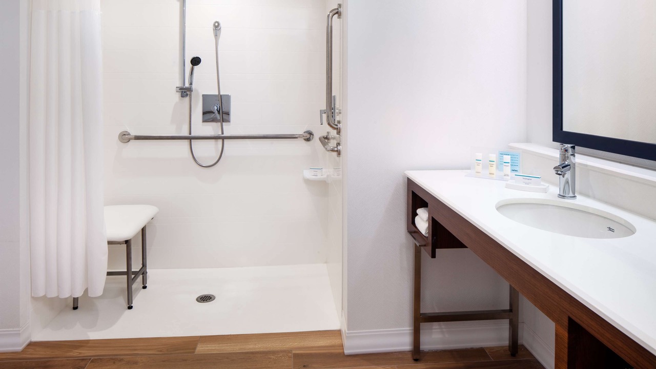 Photo of Bathroom in D Street - West Broadway