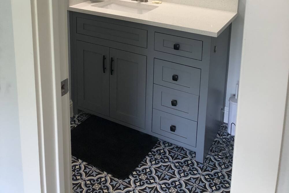 Photo of Bathroom in Knox - Henderson
