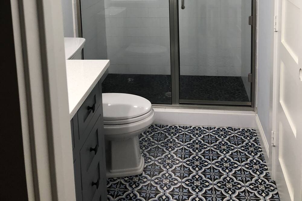 Photo of Bathroom in Knox - Henderson