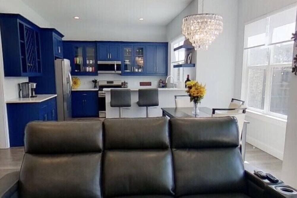 Photo of Livingroom in Knox - Henderson
