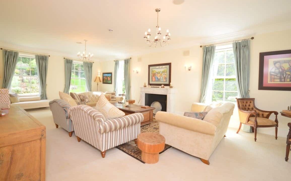 Photo of Livingroom in Tadworth