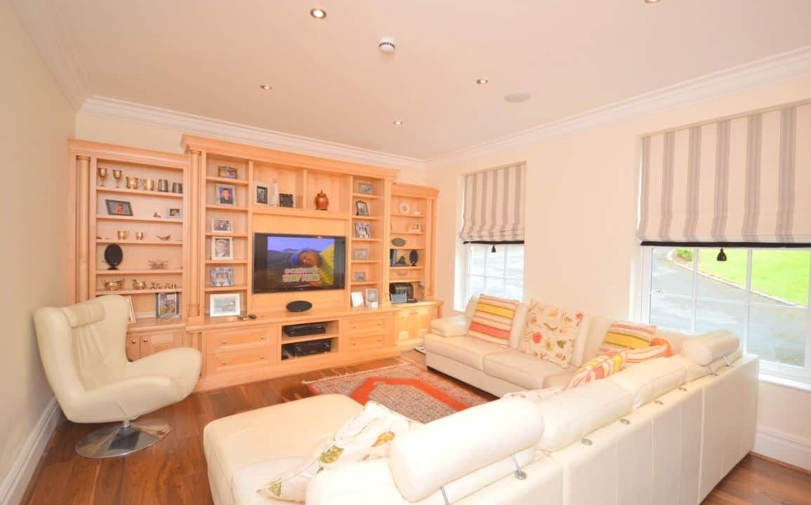 Photo of Livingroom in Tadworth