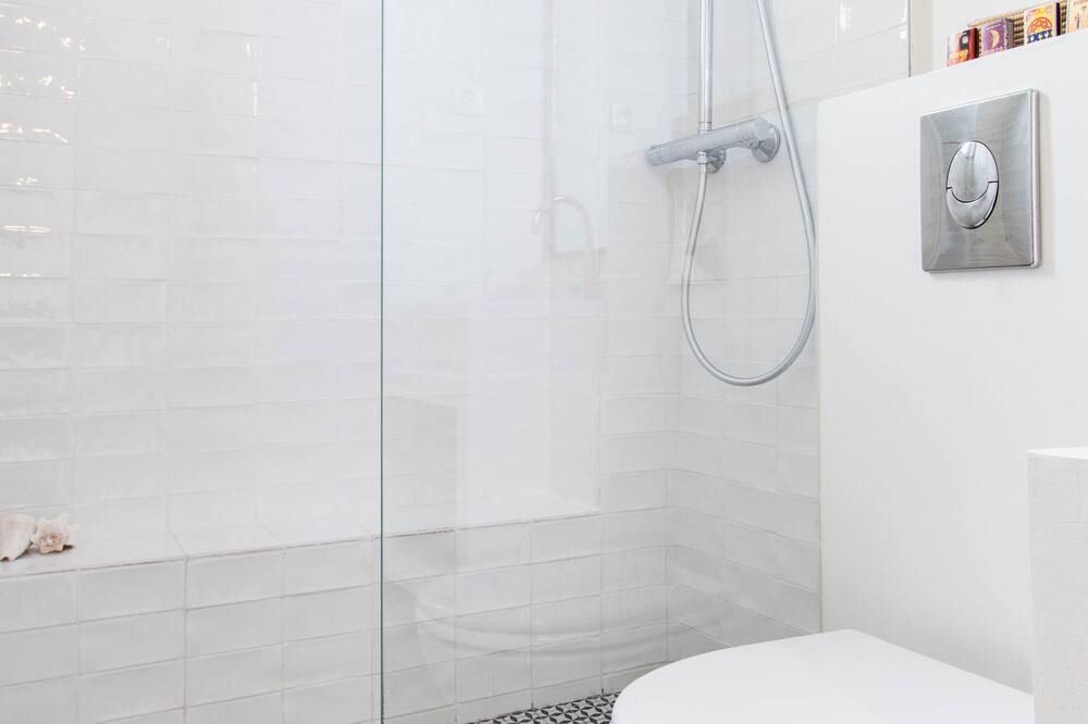 Photo of Bathroom in Les Puces de Saint-Ouen
