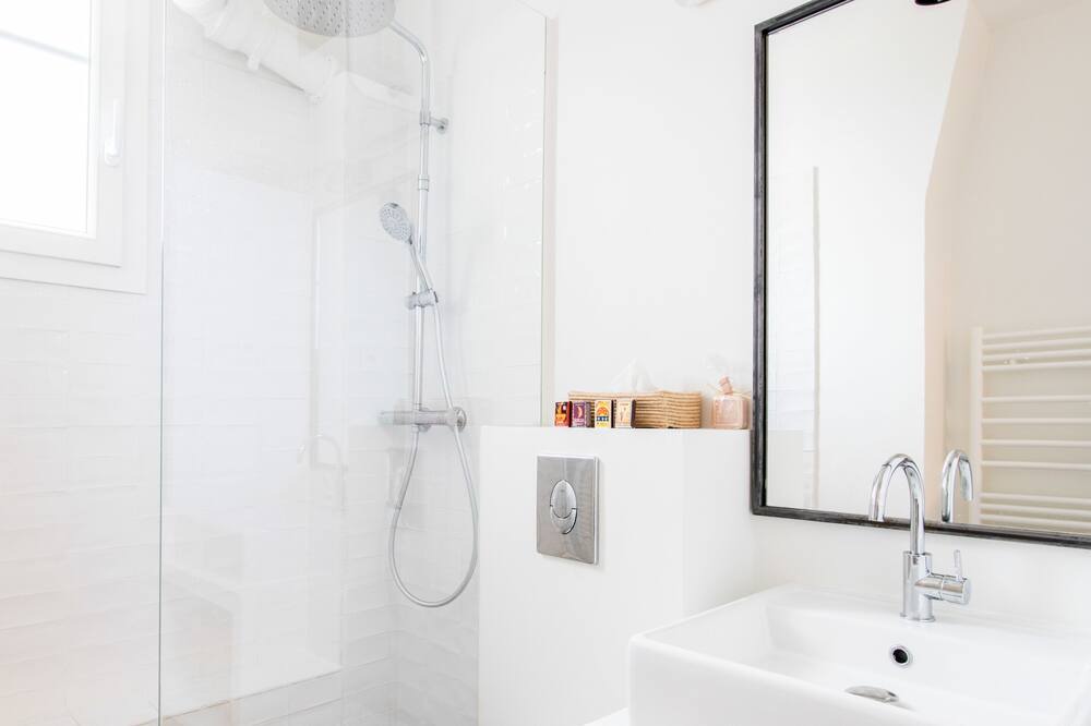 Photo of Bathroom in Les Puces de Saint-Ouen