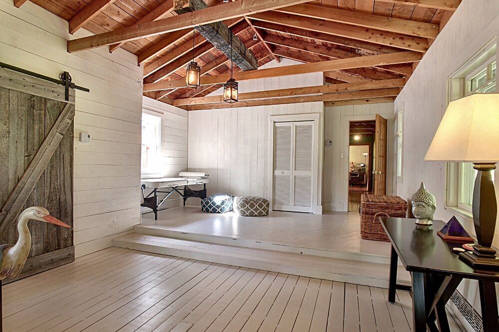 Photo of Livingroom in North Hatley