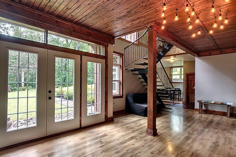 Photo of Livingroom in North Hatley