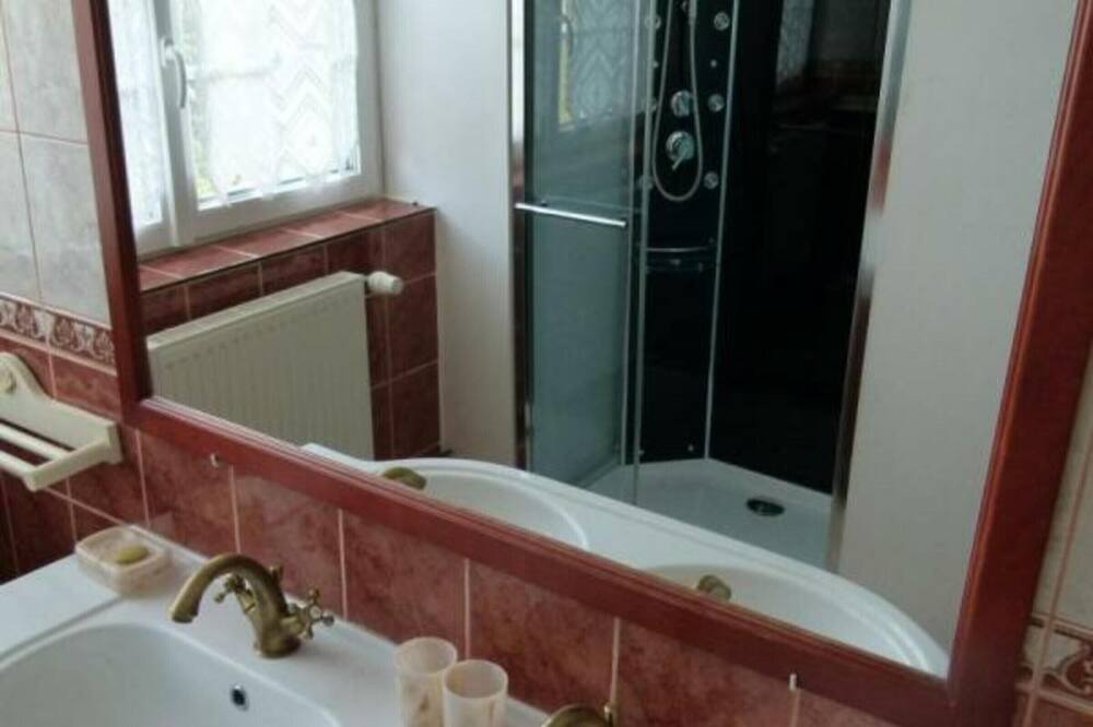 Photo of Bathroom in Ypreville-Biville