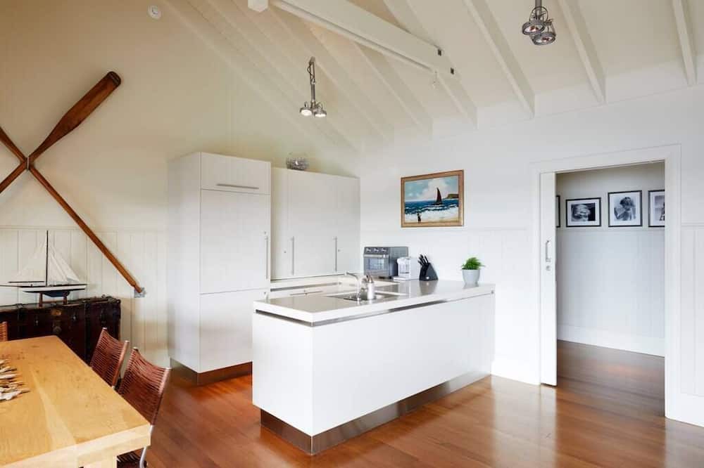 Photo of Kitchen in Whakamarama