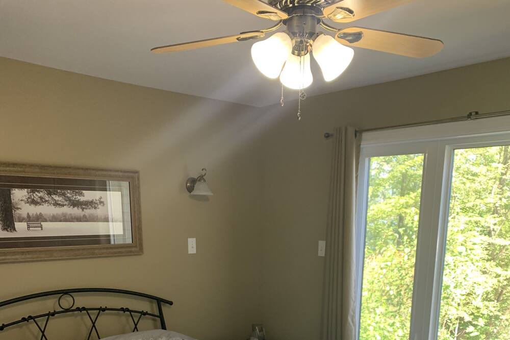 Photo of Bedroom in L'Isle-aux-Allumettes